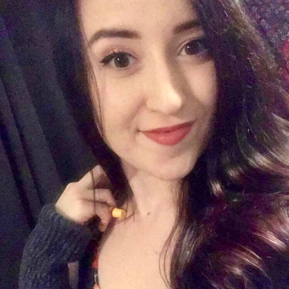 Meet your Posher, Briana - Picture 1 of 1